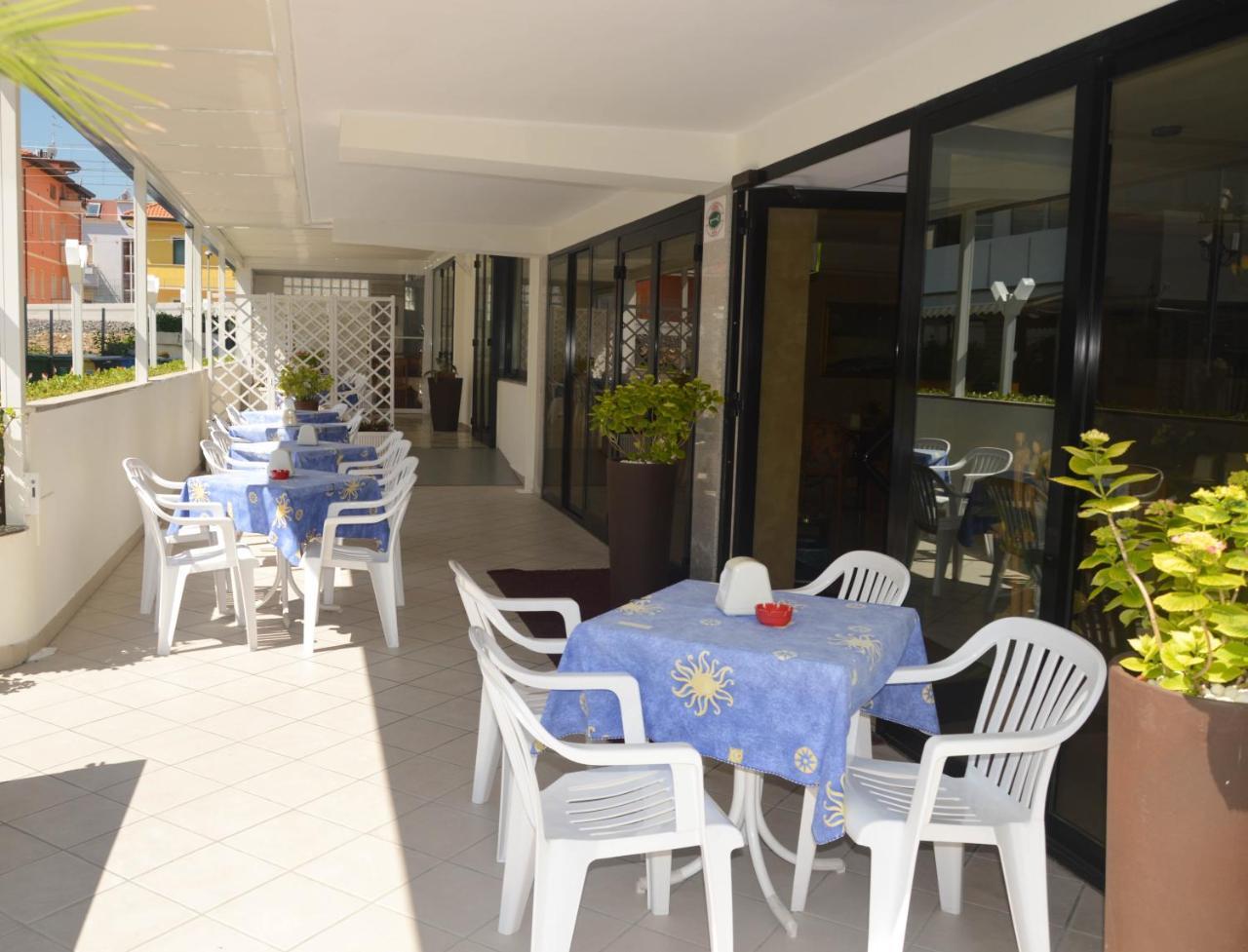 Hotel Karin Marebello Exterior photo
