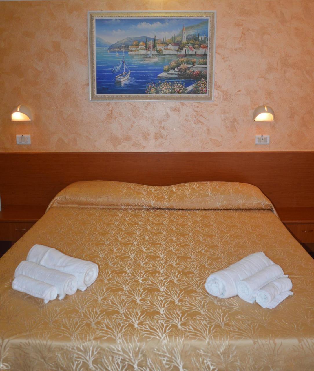 Hotel Karin Marebello Exterior photo