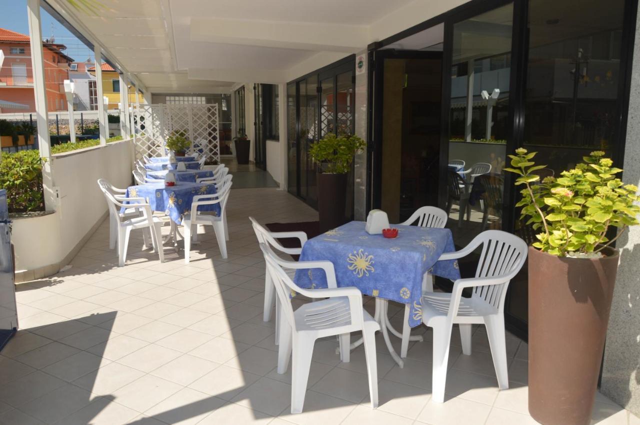 Hotel Karin Marebello Exterior photo