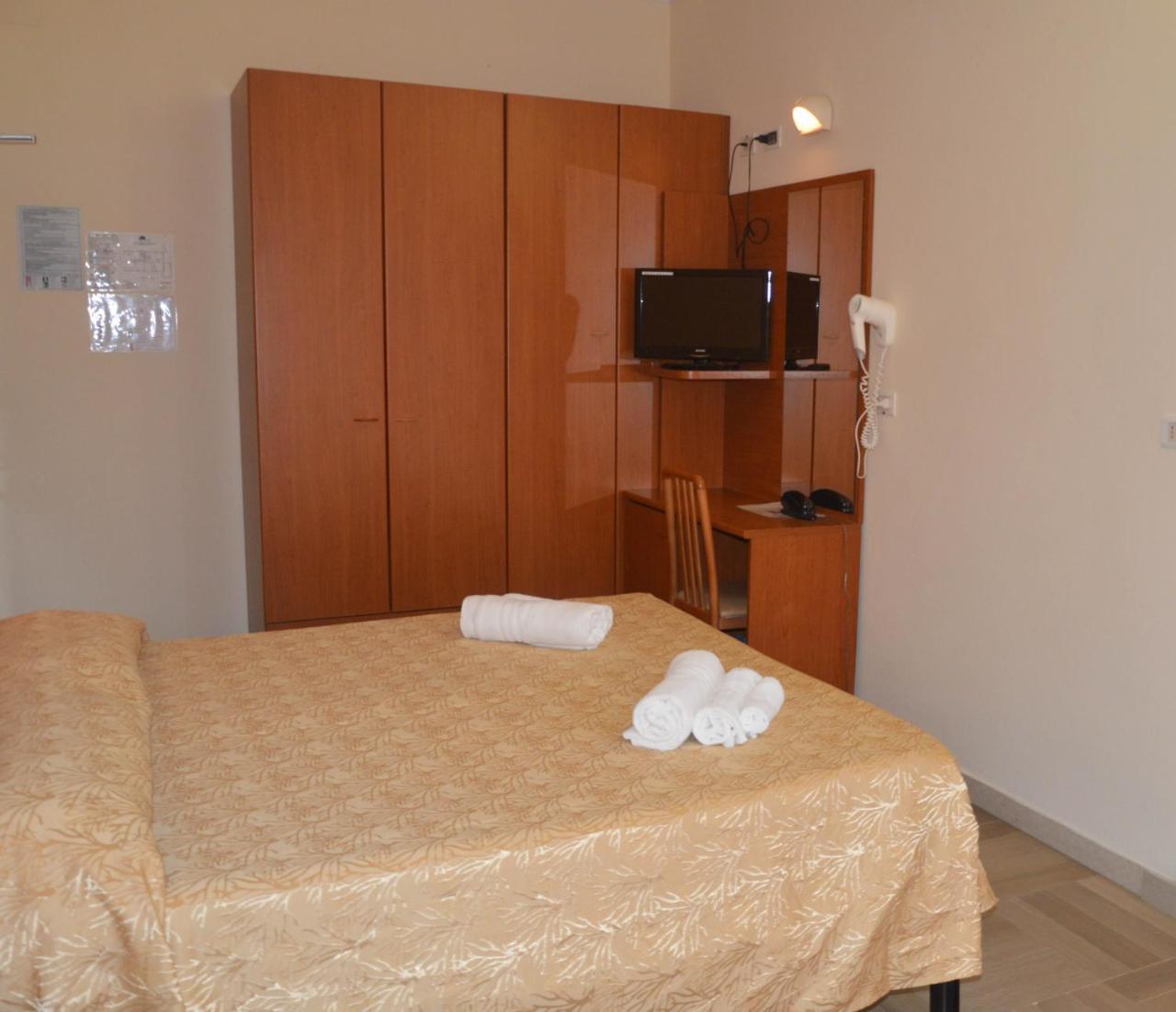 Hotel Karin Marebello Exterior photo