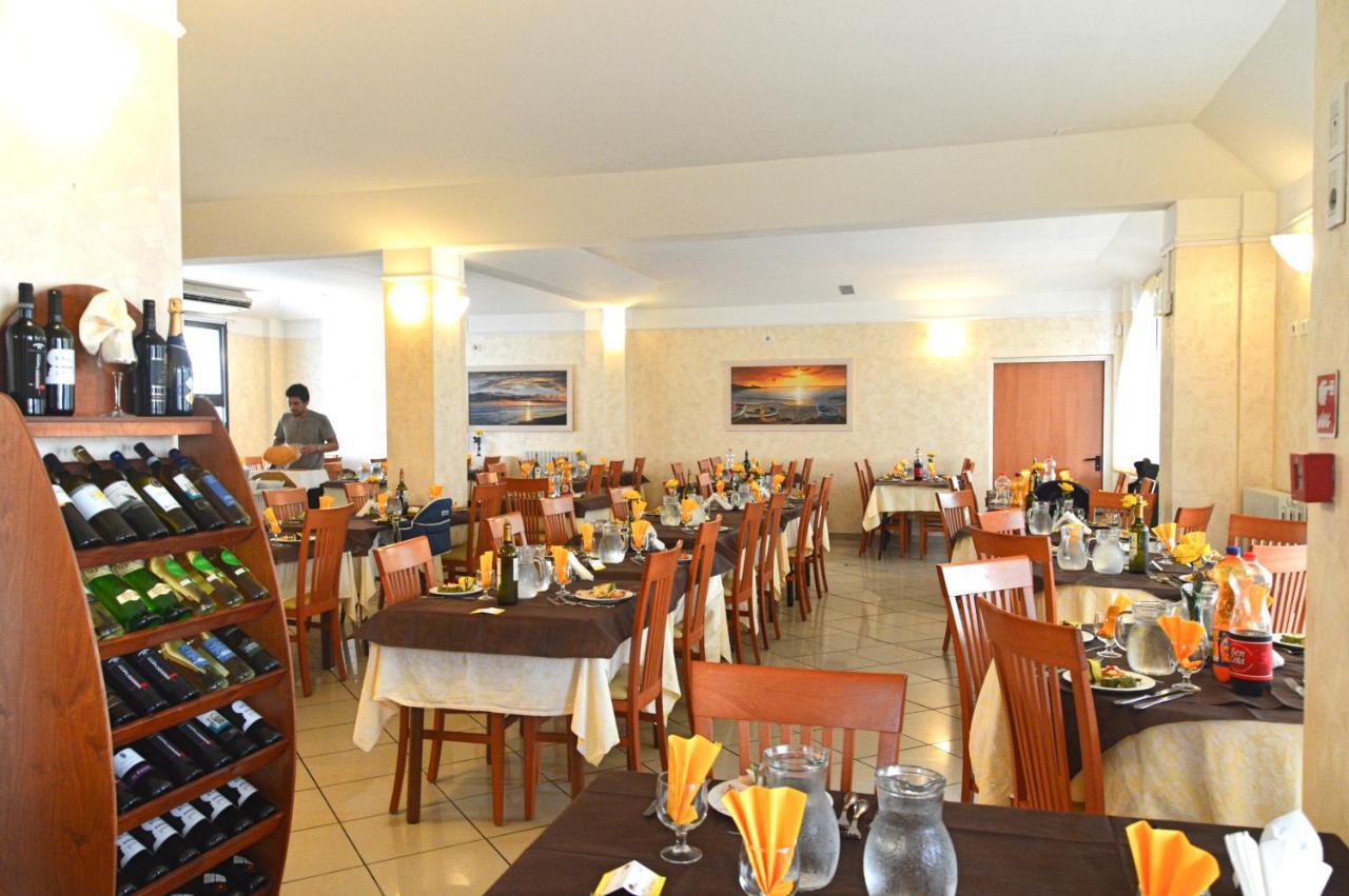 Hotel Karin Marebello Exterior photo