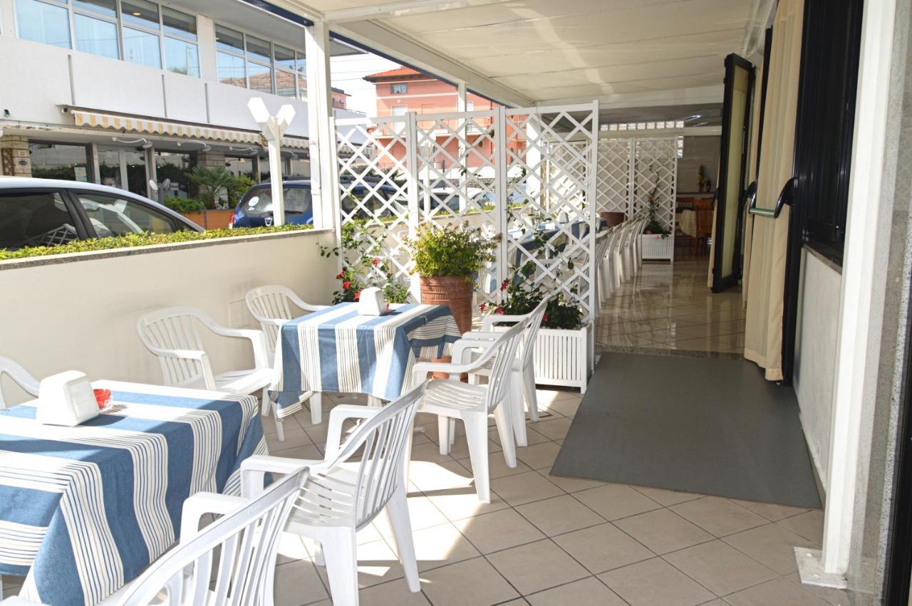 Hotel Karin Marebello Exterior photo