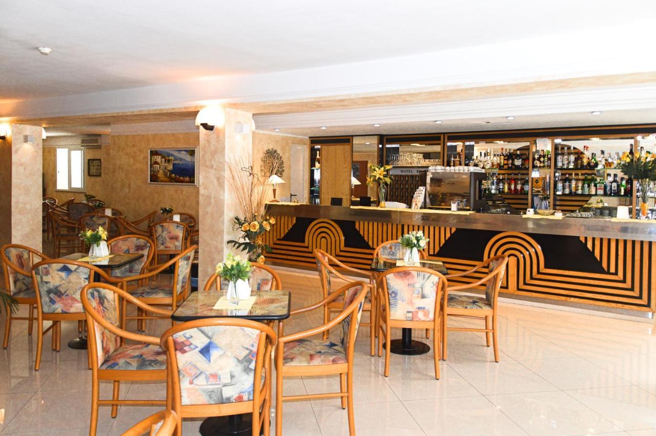 Hotel Karin Marebello Exterior photo
