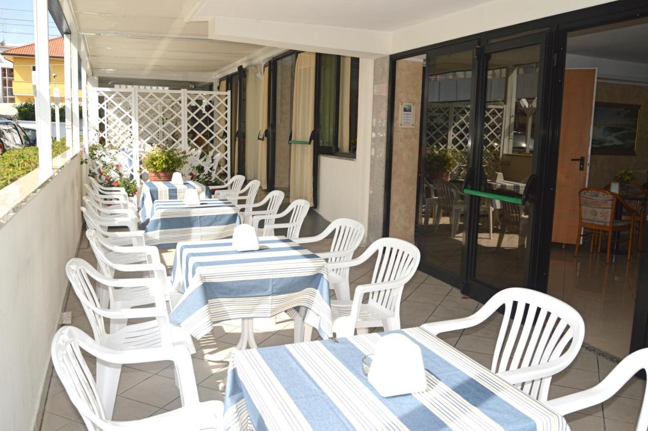 Hotel Karin Marebello Exterior photo