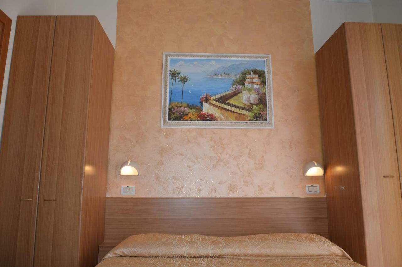 Hotel Karin Marebello Exterior photo
